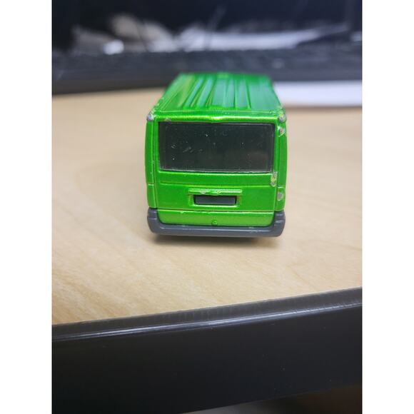 2006 Matchbox City Action 2007 Ford Transit Int'l Packing Solutions Green Van - Picture 4 of 5